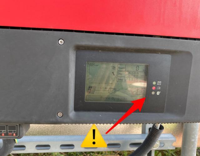 Indication d'une panne sur le display d'un onduleur de panneau solaire